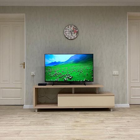 טביליסי Spacious Dinamo Apartment מראה חיצוני תמונה