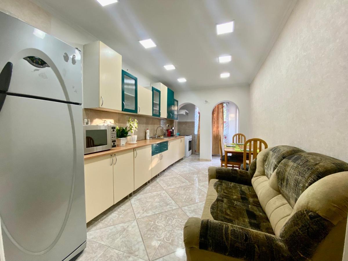 טביליסי Spacious Dinamo Apartment מראה חיצוני תמונה