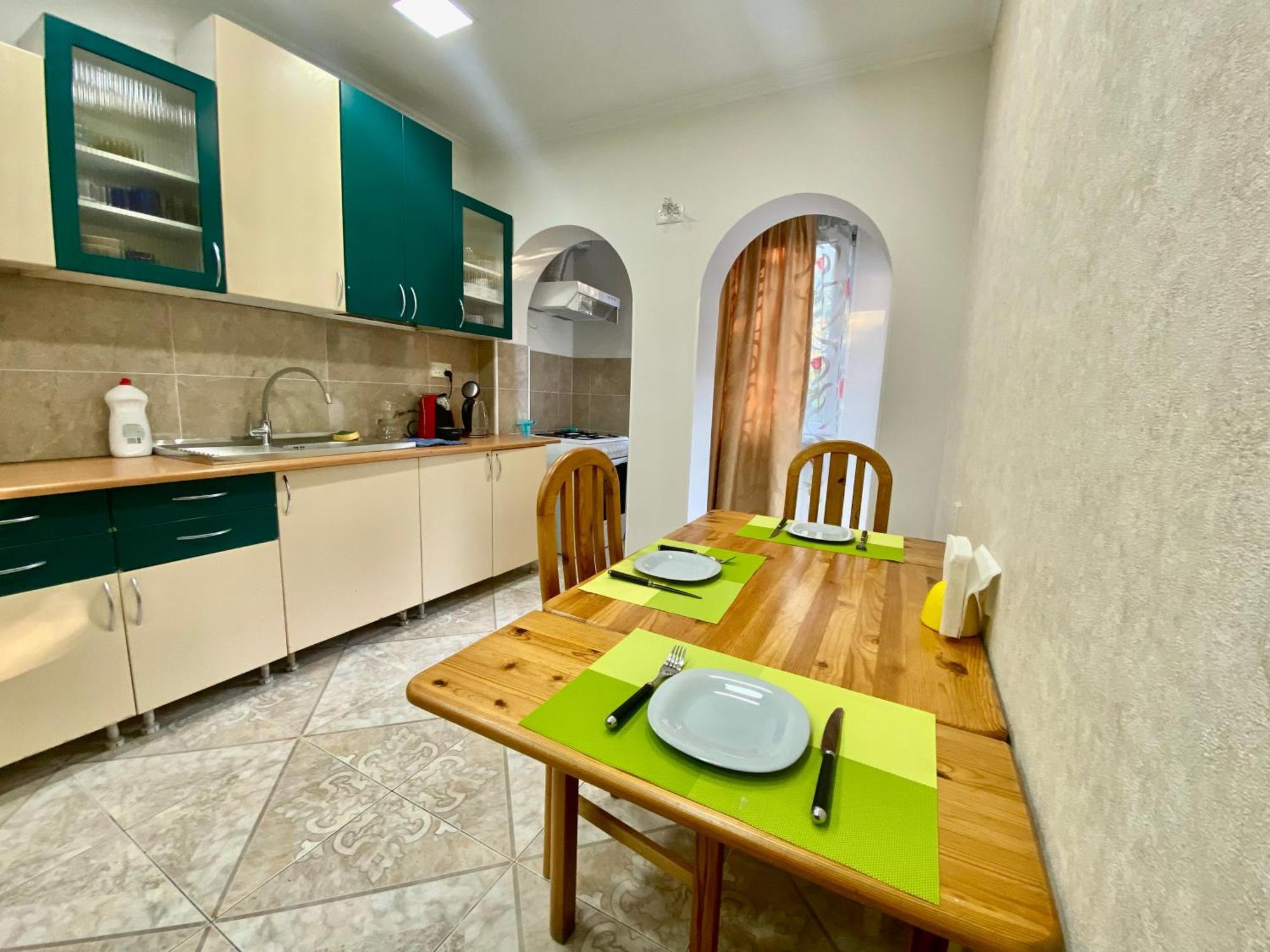 טביליסי Spacious Dinamo Apartment מראה חיצוני תמונה